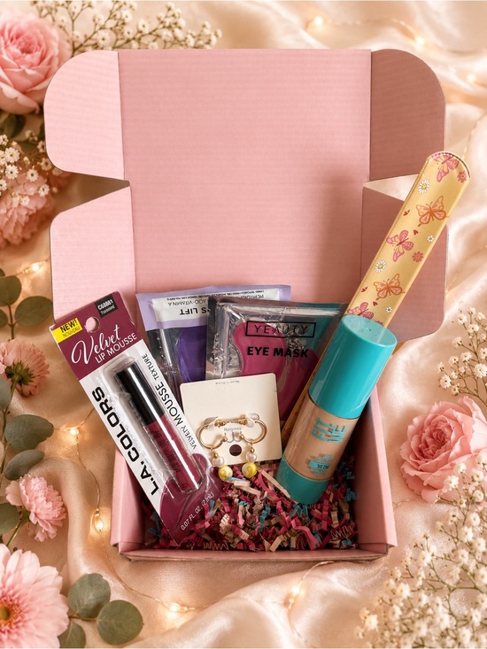 L.A. Colors Other - L.A. Colors Lip Mousse & Beauty Box Set - Pink beauty box